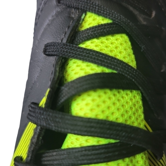 Addias Soccer Cleats - Picture 9 of 14